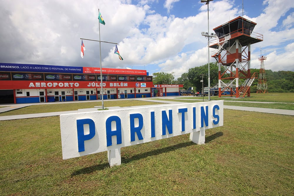 “Não é mais possível que Parintins ignore a implantação de plataformas para embarque e desembarque de cadeirantes no Aeroporto Júlio Belém”, afirma Márcia Baranda