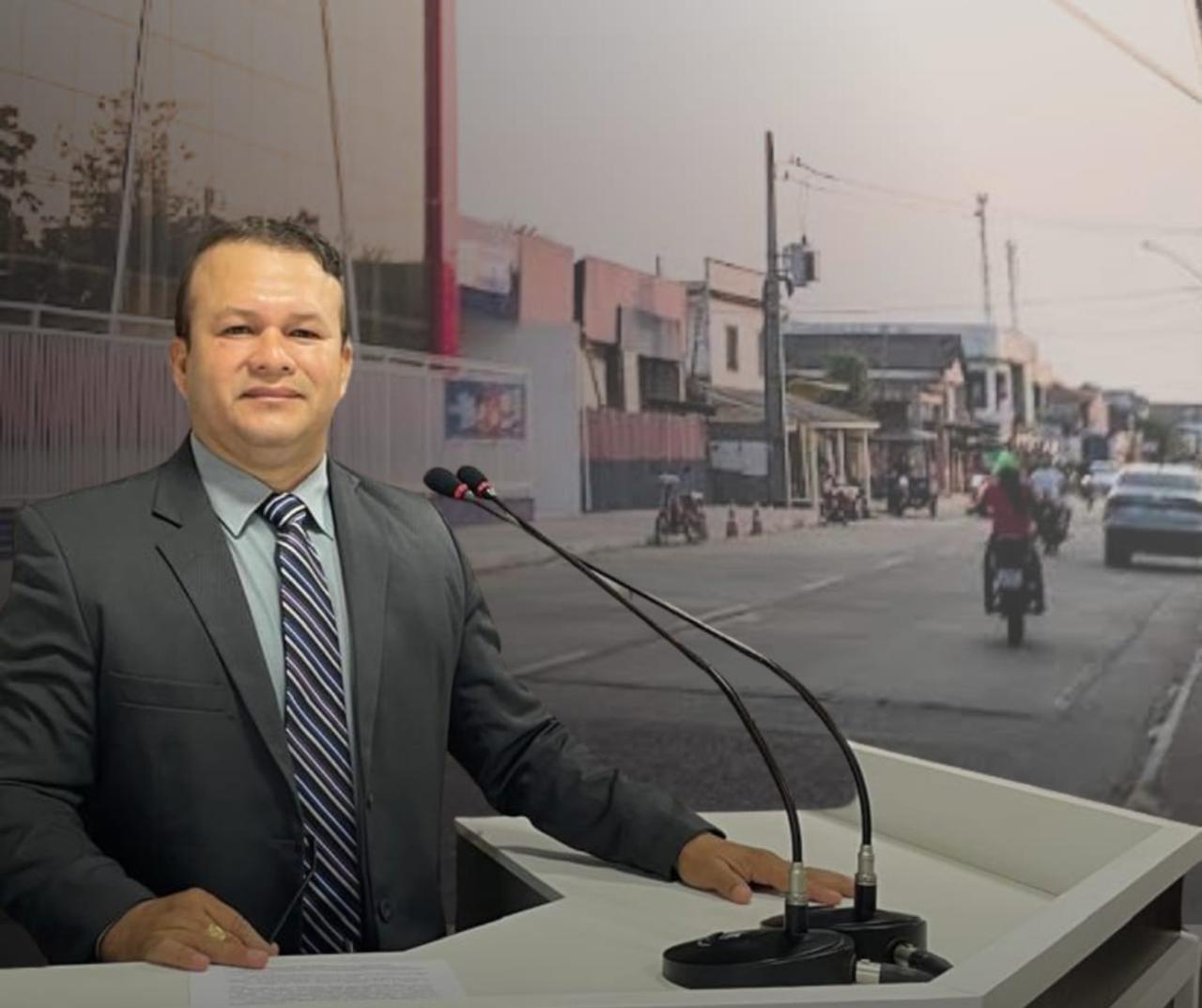 Adson Príncipe solicita intervenção para melhorar segurança viária em frente à FAMETRO