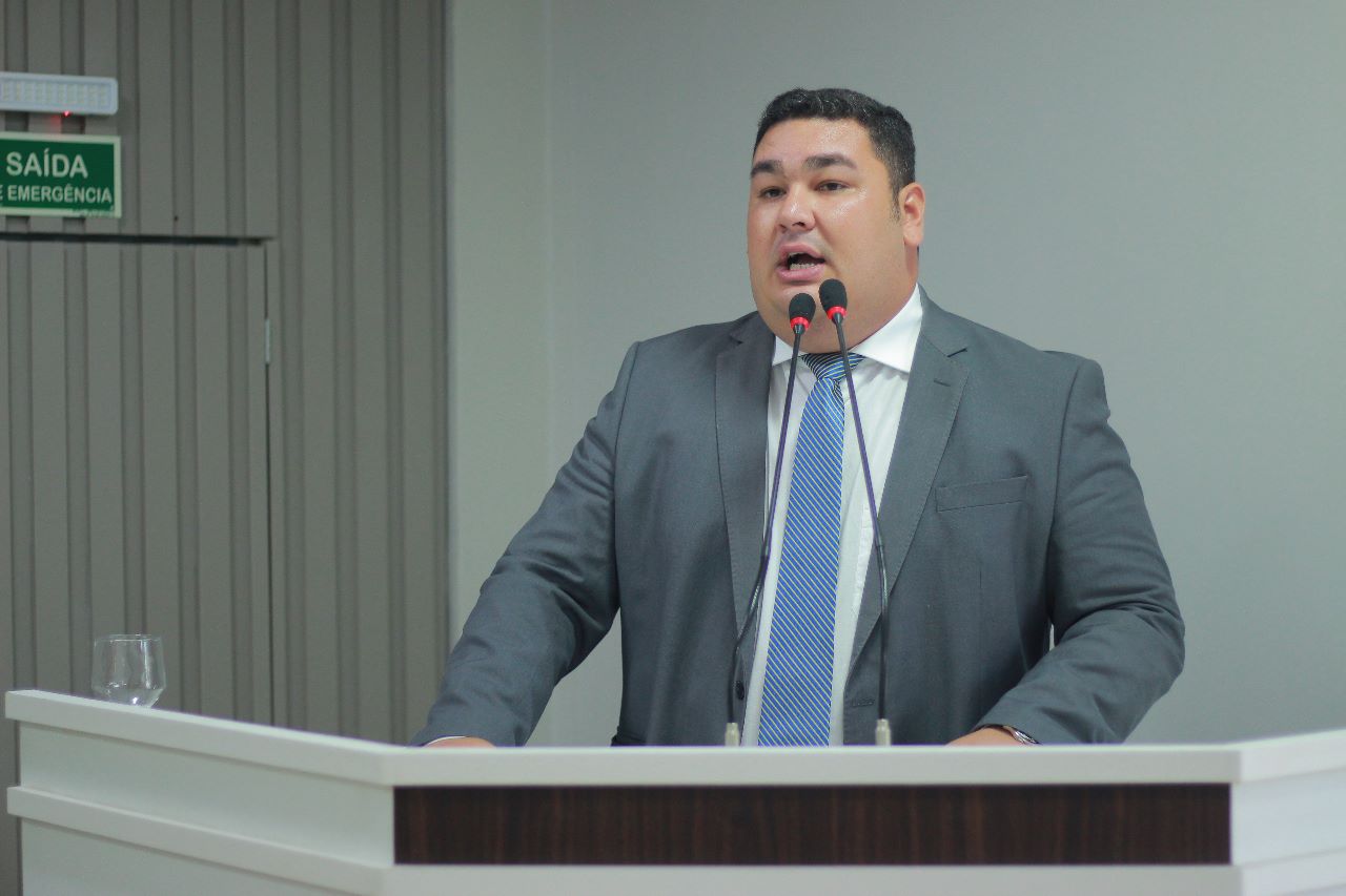 Alex Garcia apresenta Projeto de Lei que institui o Selo "Escola Amiga da Inclusão" em Parintins