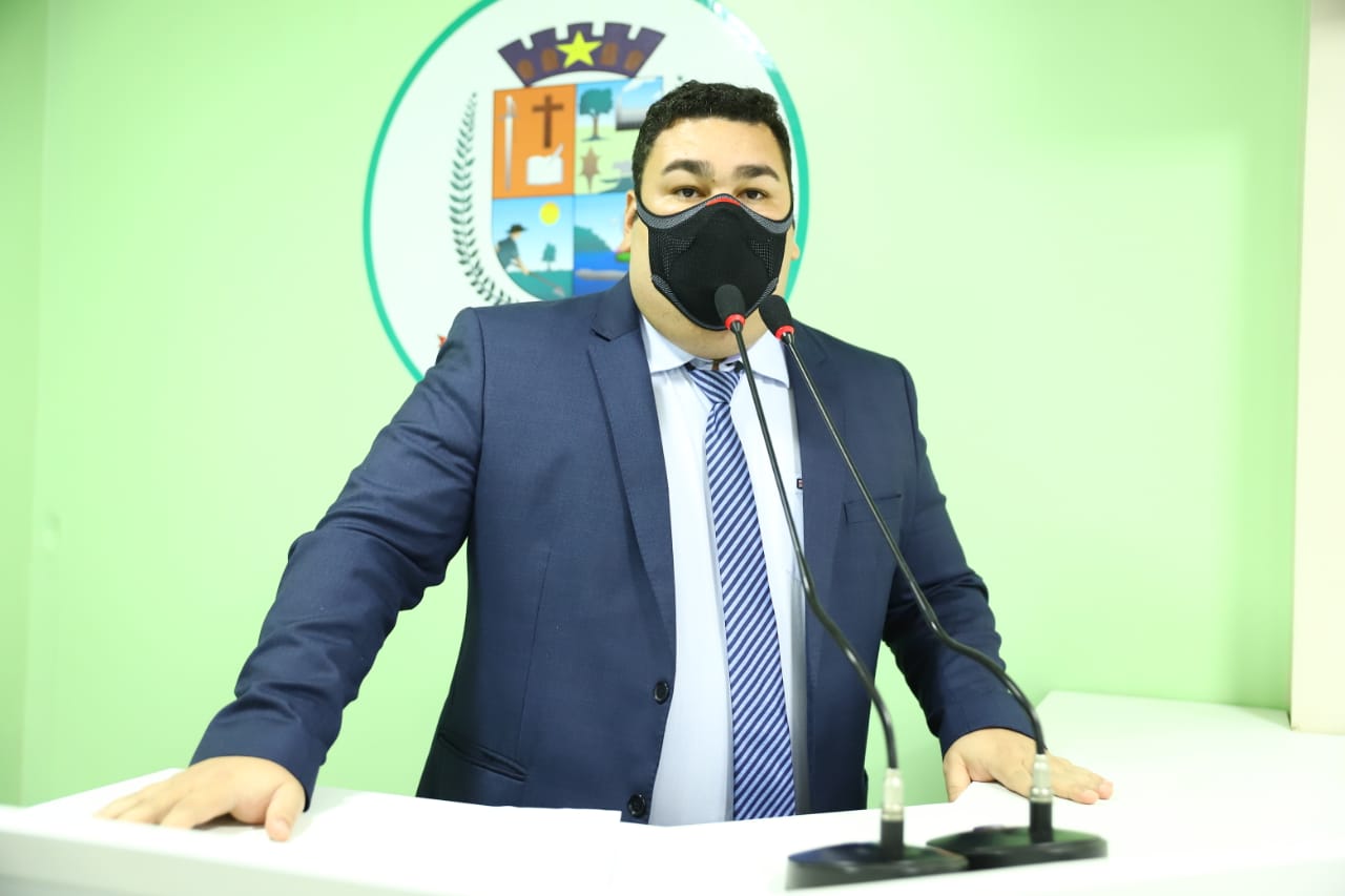 Alex Garcia defende a adequação do sistema de pagamentos de tributos e sinalização de estradas recapeadas em Parintins   