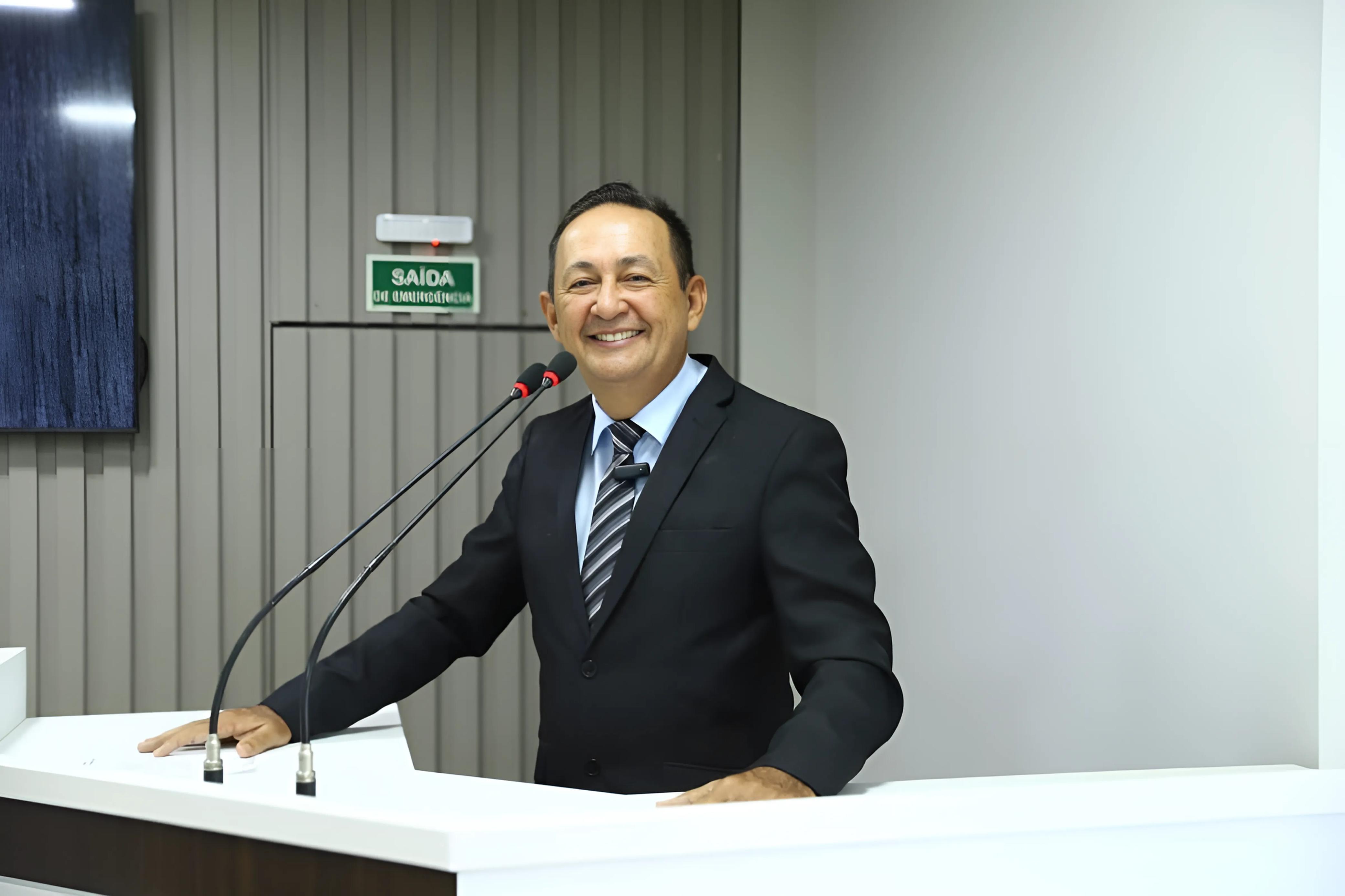 Babá Tupinambá solicita construção de escola e quadra coberta na comunidade do Aninga