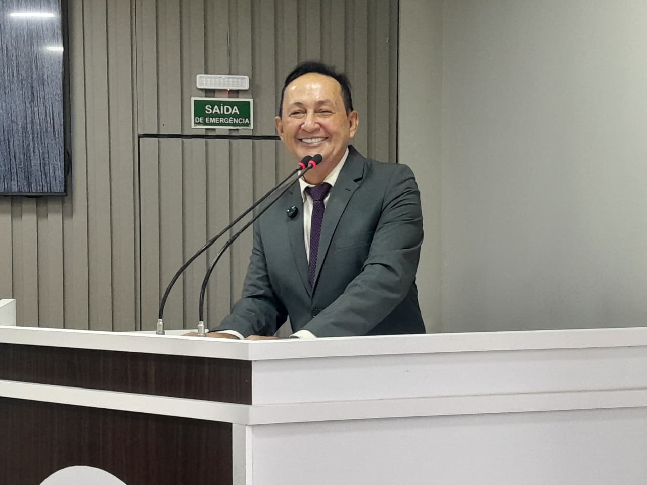 Babá Tupinambá solicita instalação de placas de limite de velocidade em vias de grande fluxo, em Parintins