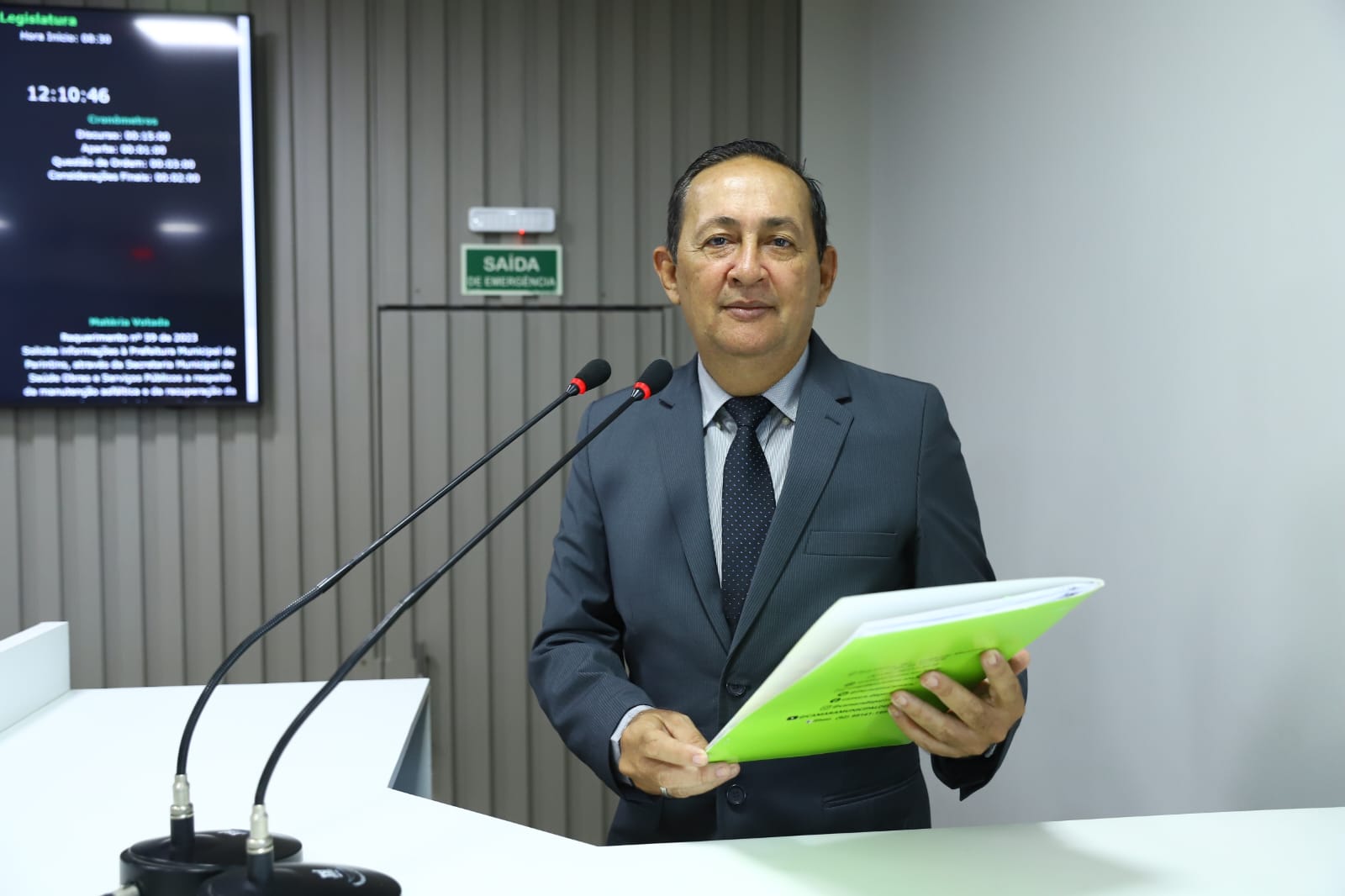Babá Tupinambá solicita substituição urgente de poste na orla do bairro União
