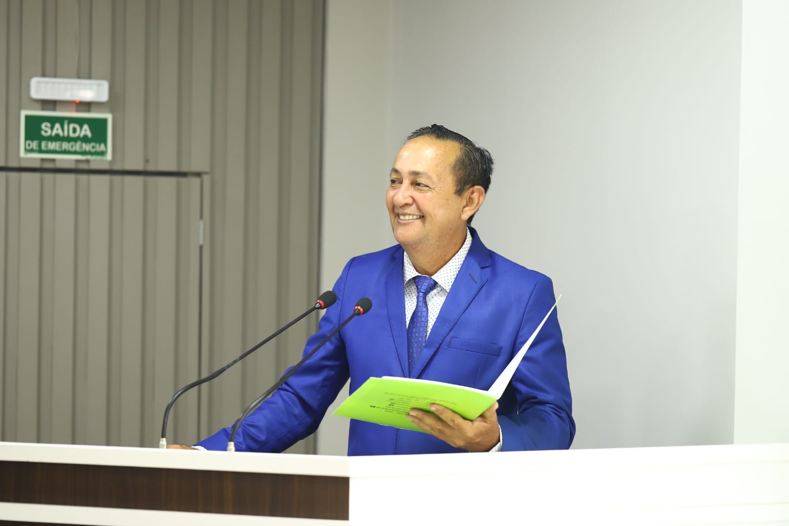 Babá Tupinambá solicita troca de luminárias na Rua Raimundo Luiz de Menezes