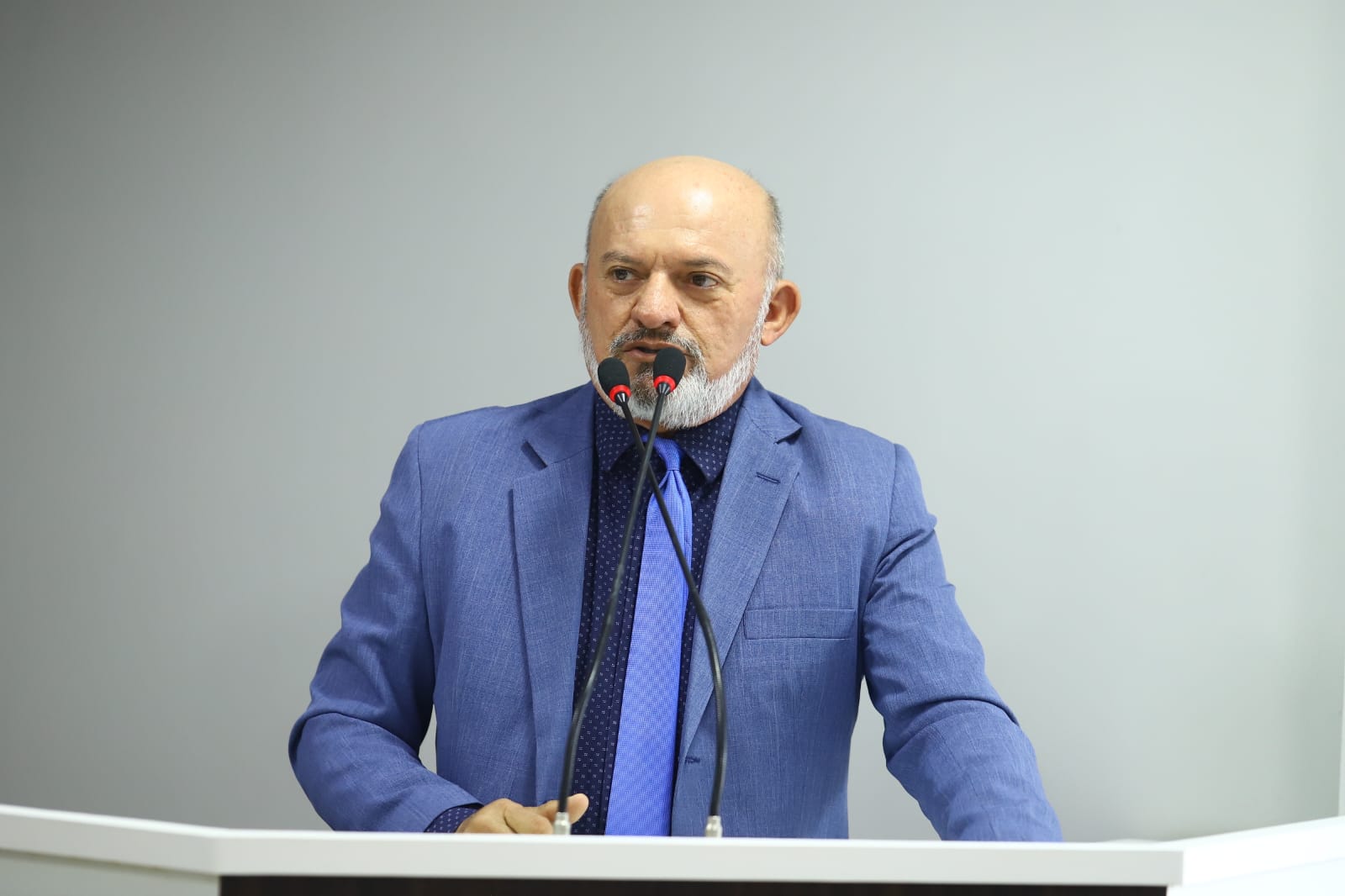 Cabo Linhares exalta Secretária de Educação por destinar professores para atender área indígena na região do Uaicurapá   