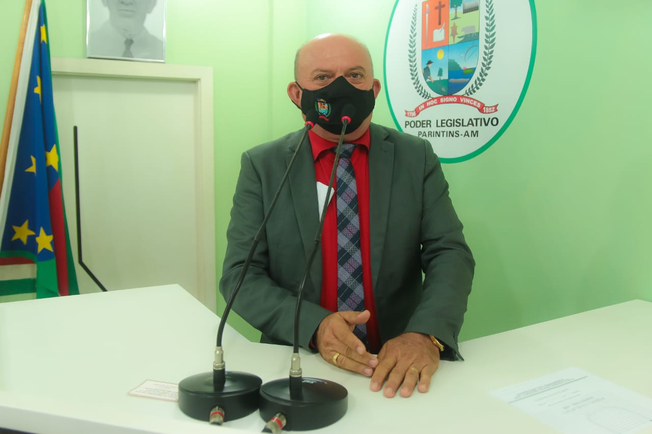 Cabo Linhares solicita melhorias nos cruzamentos de vias e retribui apoio à sua reeleição