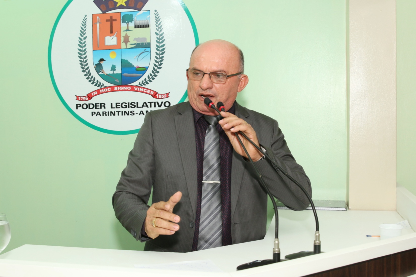 Cabo Linhares solicita melhorias para Rua 16 do Paulo Correa e reforma da escola do Macurani