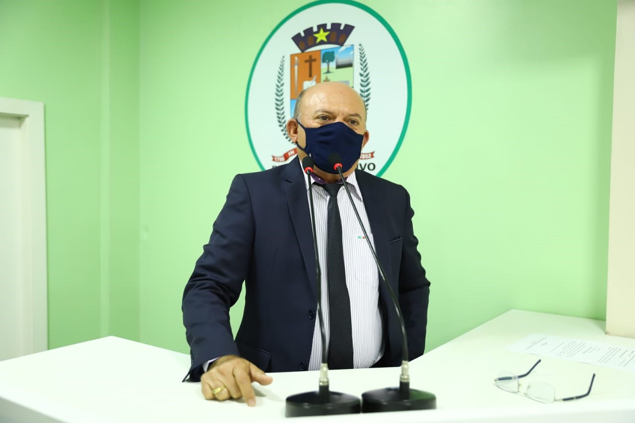 Cabo Linhares solicita reforma da Escola da Comunidade Vila Manaus e destaca prêmio conquistado pelo Prefeito de Parintins