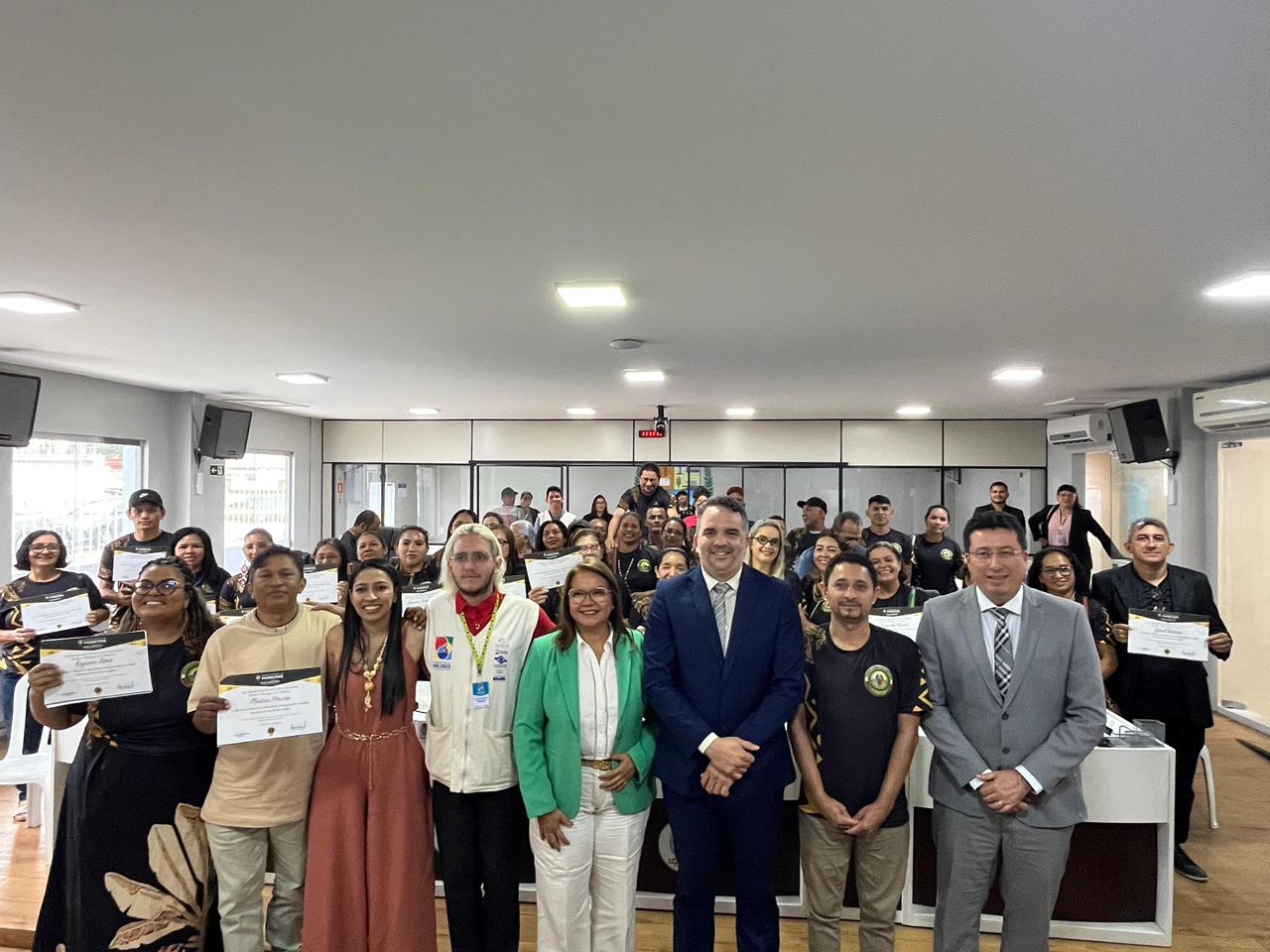 Câmara de Parintins celebra o Dia do Artesão em Sessão Especial