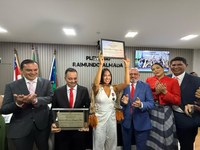 Câmara de Parintins concede Título de Cidadania Parintinense e Medalha Jair Mendes a Isabelle Nogueira
