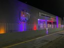 Câmara de Parintins ilumina fachada com as cores de agosto e reforça apoio a campanhas de conscientização