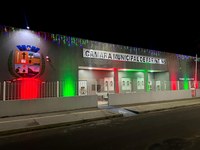 Câmara de Parintins ilumina prédio em alusão ao Dezembro Vermelho e Verde, fortalecendo a conscientização social