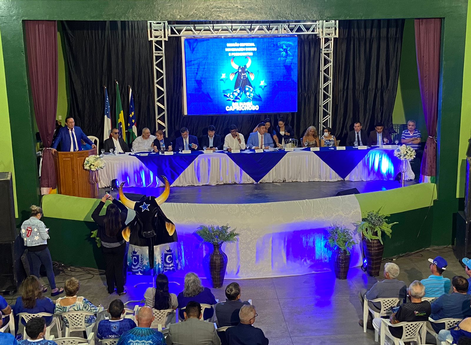 Câmara de Parintins realiza Sessão Especial em homenagem aos Donos, Presidentes e Velha Guarda do Boi Caprichoso