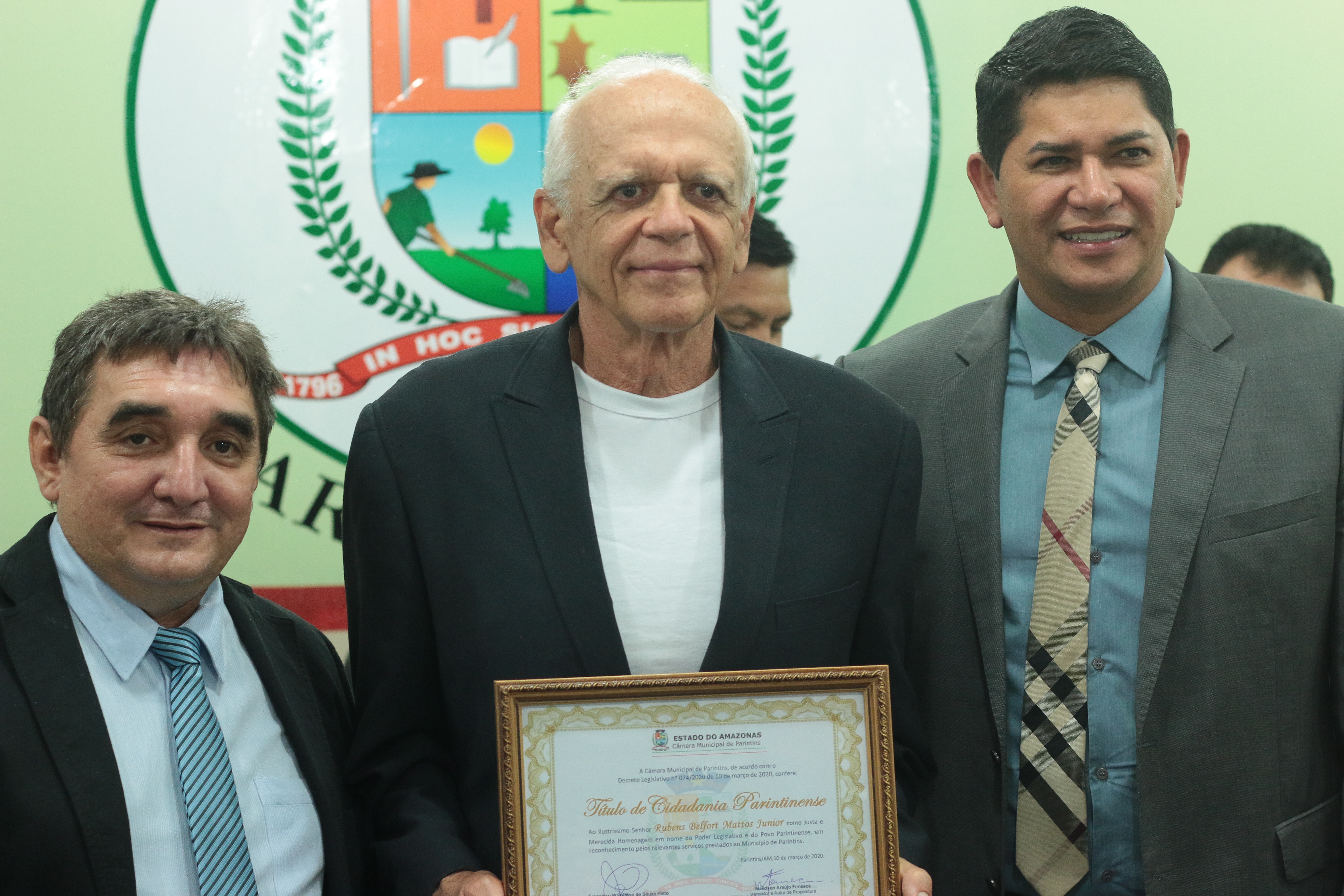 Dr. Rubens Belfort é condecorado cidadão parintinense