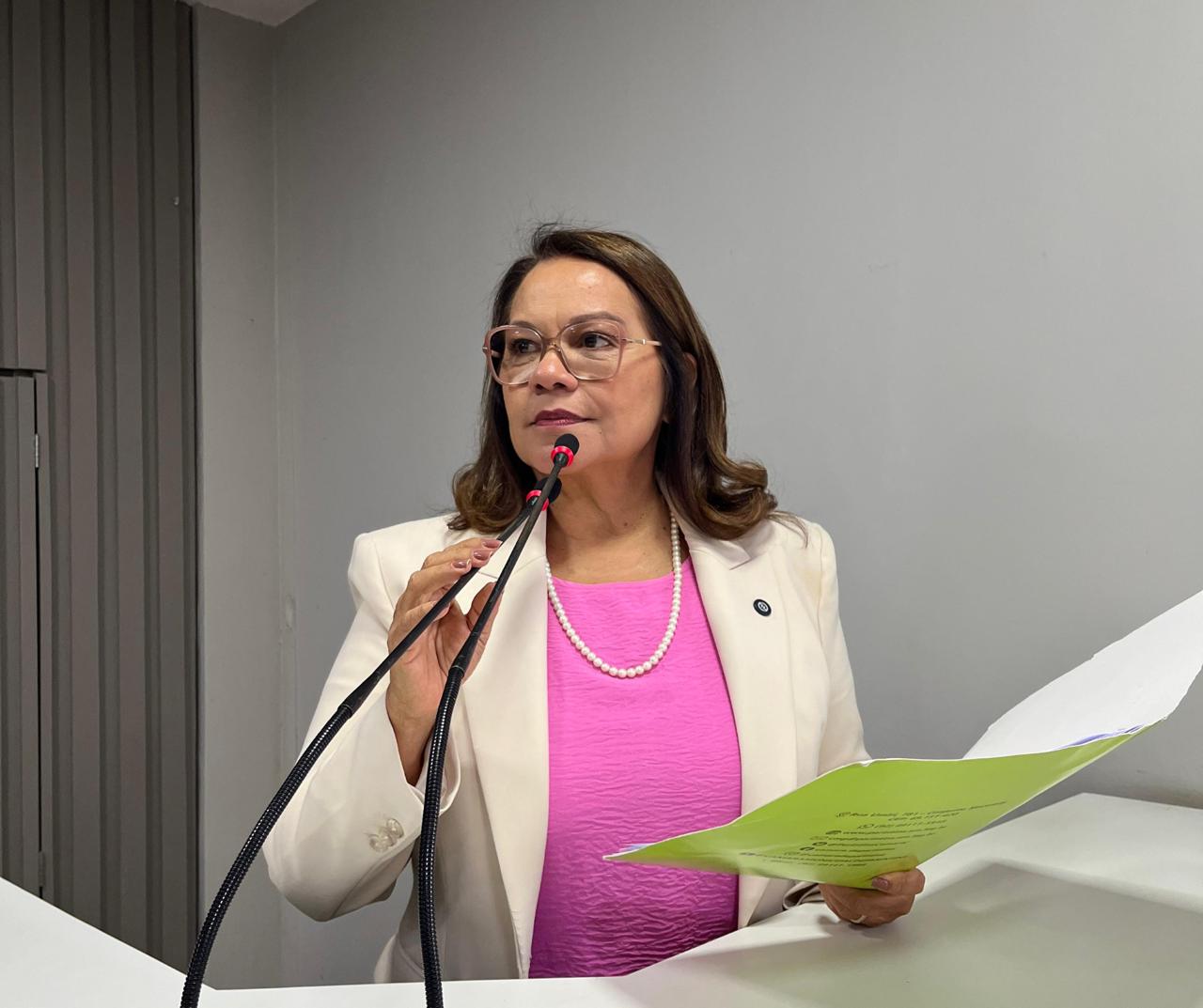 Educação: Márcia Baranda solicita criação do Programa de Reforço Escolar para alunos da rede municipal de Parintins