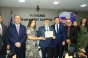 Empresário Dodó Carvalho recebe Título de Cidadão Parintinense em Sessão Solene na Câmara Municipal