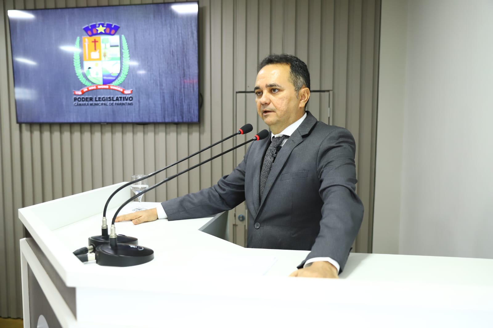Flávio Farias pede que Prefeitura divulgue informações detalhadas da seca em Parintins