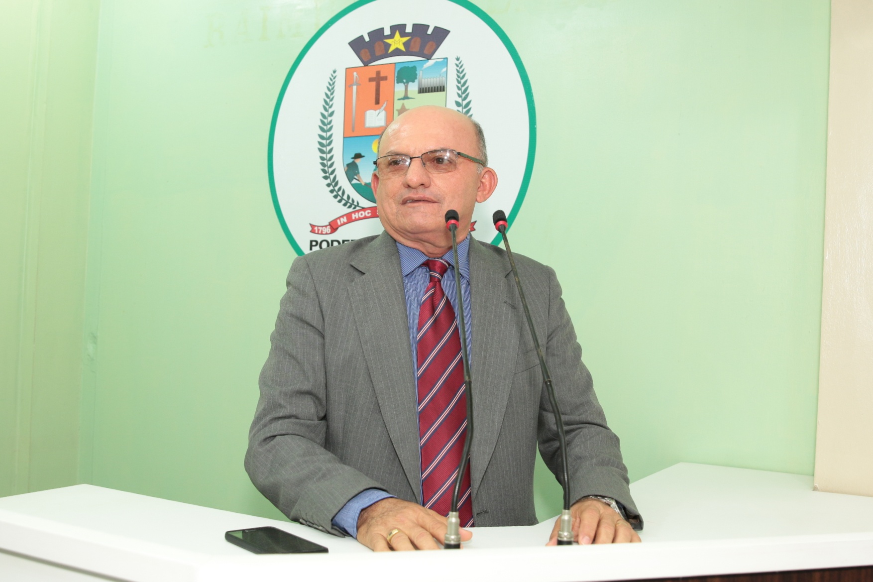 Iluminação Pública e Limpeza da Cidade pautam Requerimentos e discurso do vereador Linhares