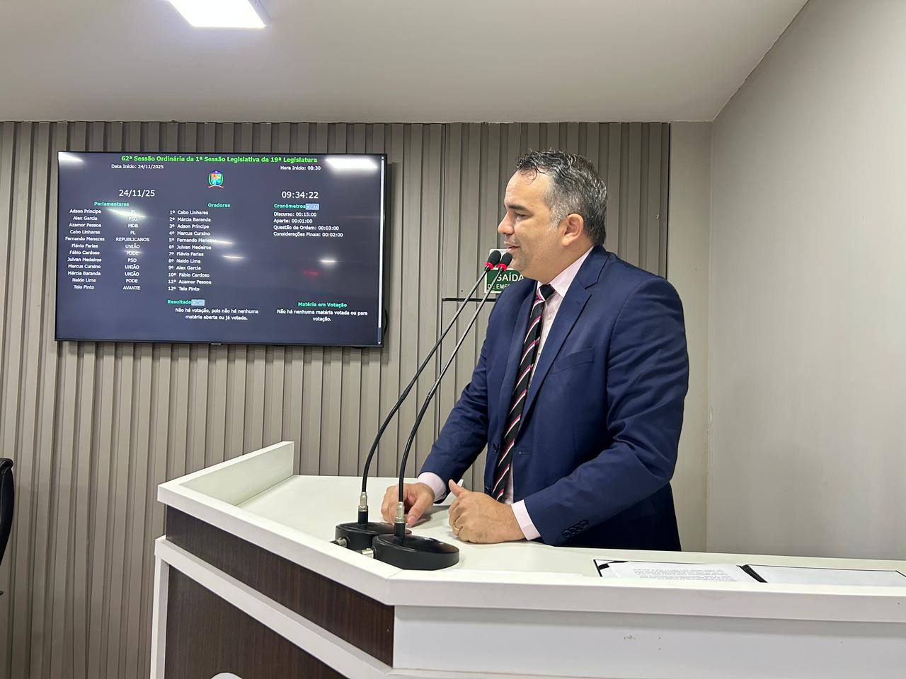 Marcus Cursino solicita implantação de paisagismo no canteiro central do João Novo 2