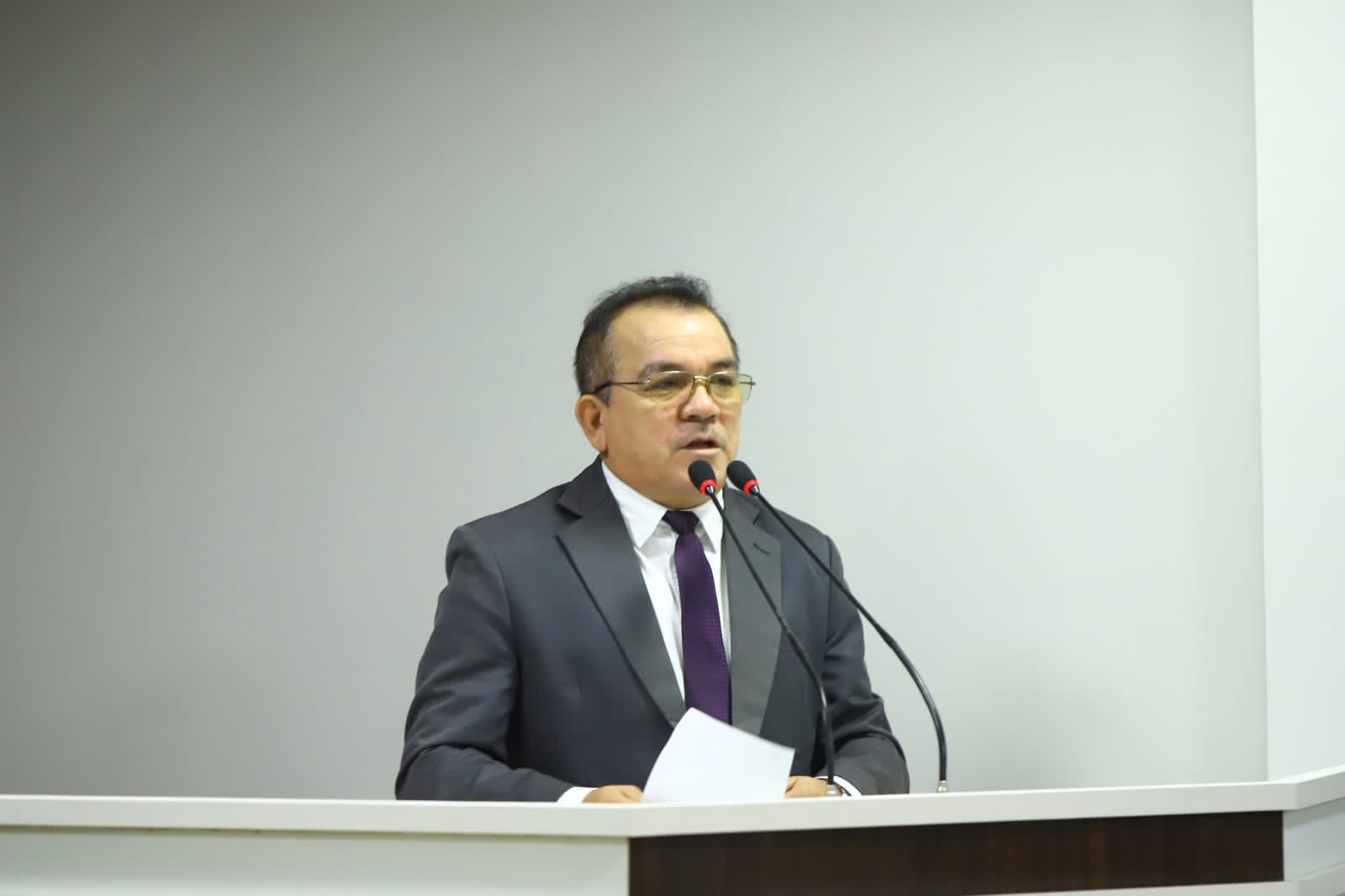 Massilon pede informações sobre contrato da Prefeitura de mais de 4 milhões com Fundação de Minas Gerais