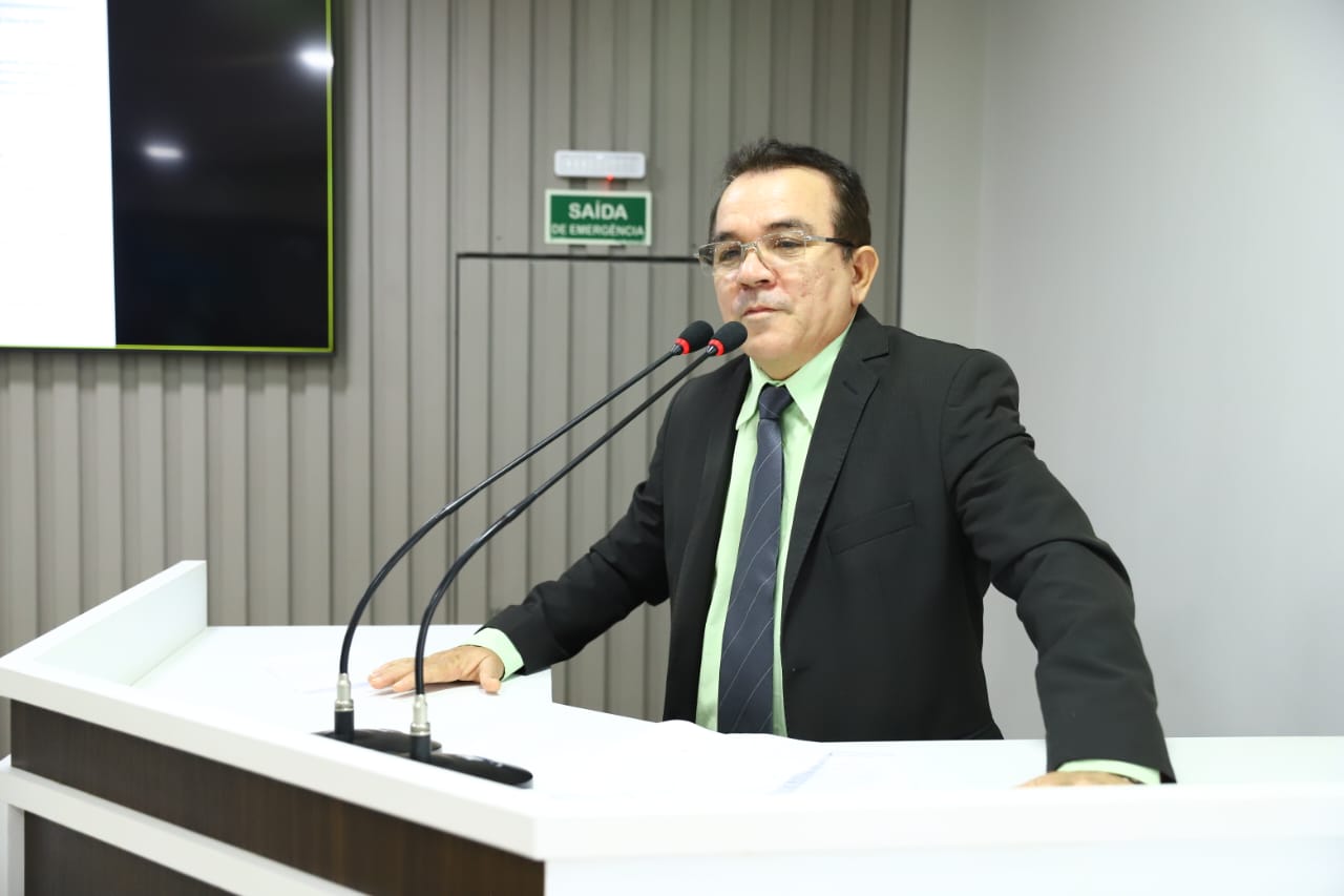 Massilon solicita informações sobre a atuação FUnATI em Parintins   