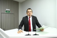 Massilon solicita informações técnicas sobre o poço que está sendo instalado no Estádio Tupy Cantanhede   