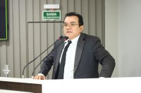 Massilon solicita solução para o  bueiro aberto, com risco de acidente em rua ao lado da Lagoa Azul