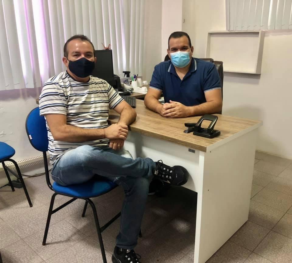 Massilon visita Secretário de Educação, Azamor Pessoa, para tratar de assuntos relacionados à pasta