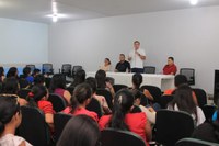 Mateus Assayag participa da abertura do curso de Libras e reforça importância da educação inclusiva