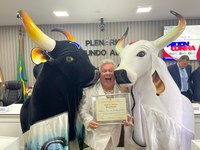 Milton Cunha recebe Título de Cidadão Parintinense em reconhecimento à sua trajetória no Festival Folclórico