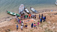 Na zona rural, vereador Mateus Assayag participa da entrega de 13 toneladas de pescado