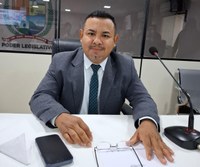 Naldo Lima solicita contratação fixa de especialistas para o município