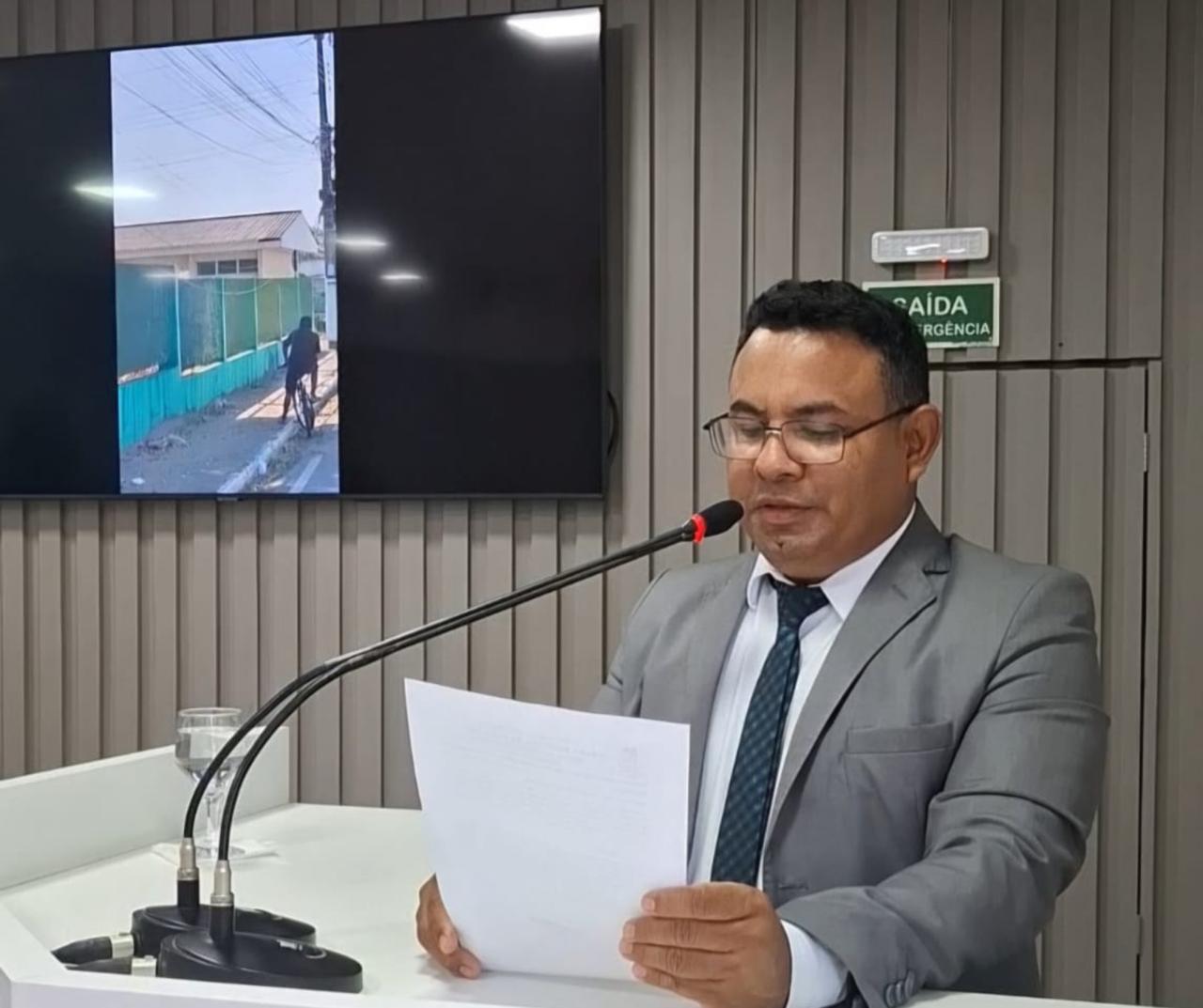 Naldo Lima solicita fiscalização às empresas de internet sobre o uso desordenado de fios nos postes de energia elétrica