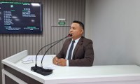 Naldo Lima solicita sinalização com faixa de pedestres em frente ao Anfiteatro