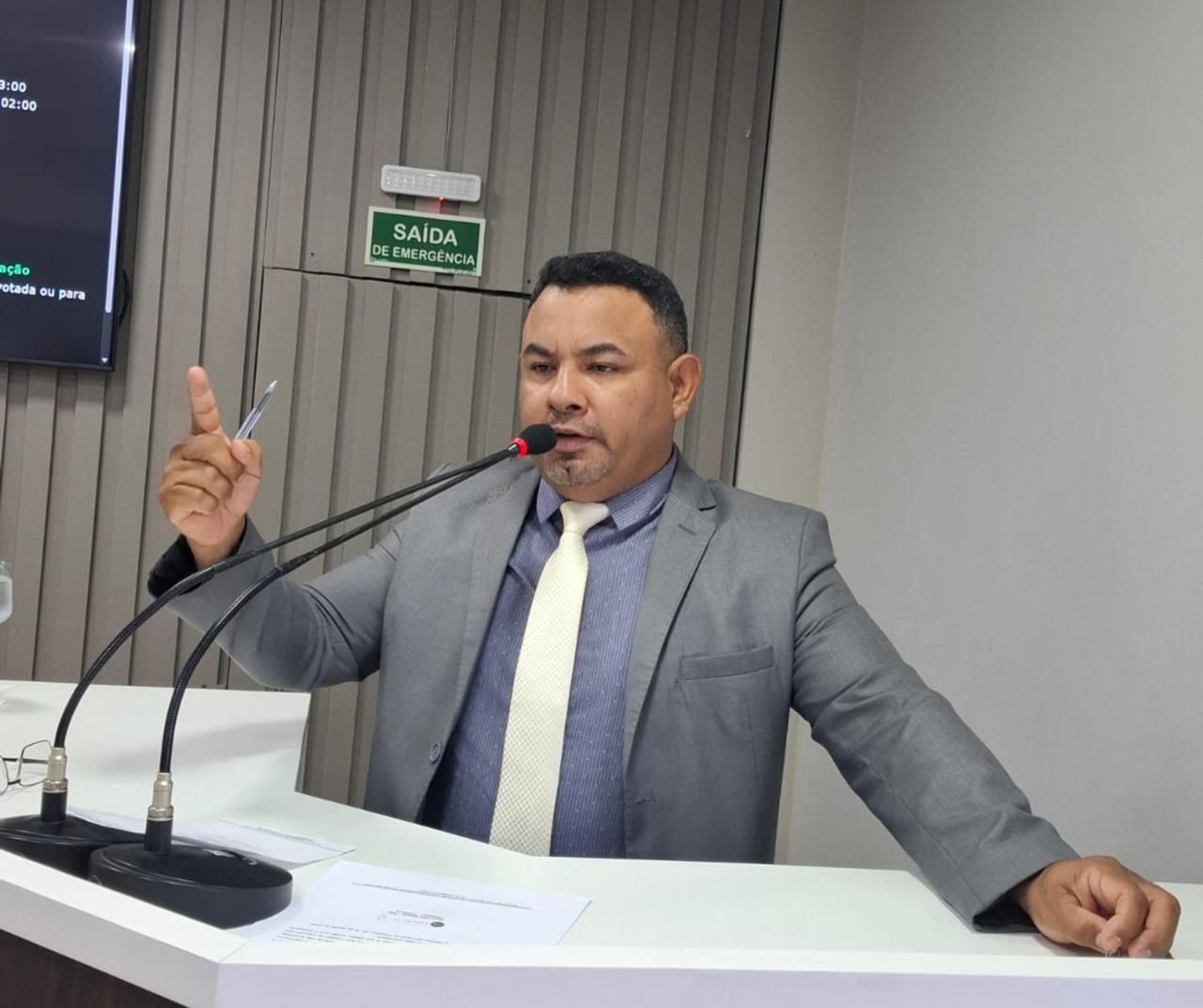 Naldo Lima volta a solicitar da SEMOSP o recapeamento asfáltico da rua 4B da União