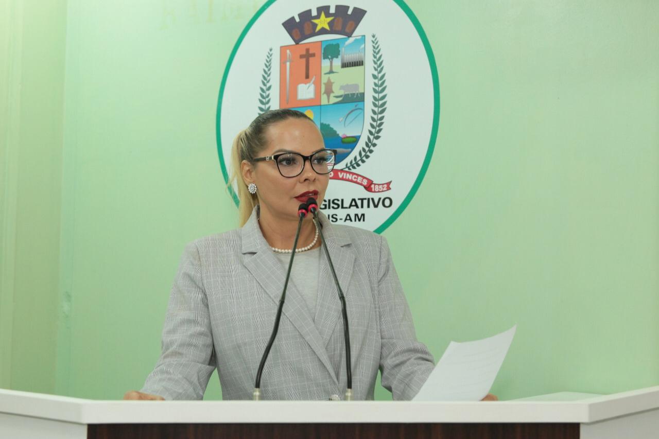 Nêga Alencar expõe quadro de violência e propõe lei contra assédio moral
