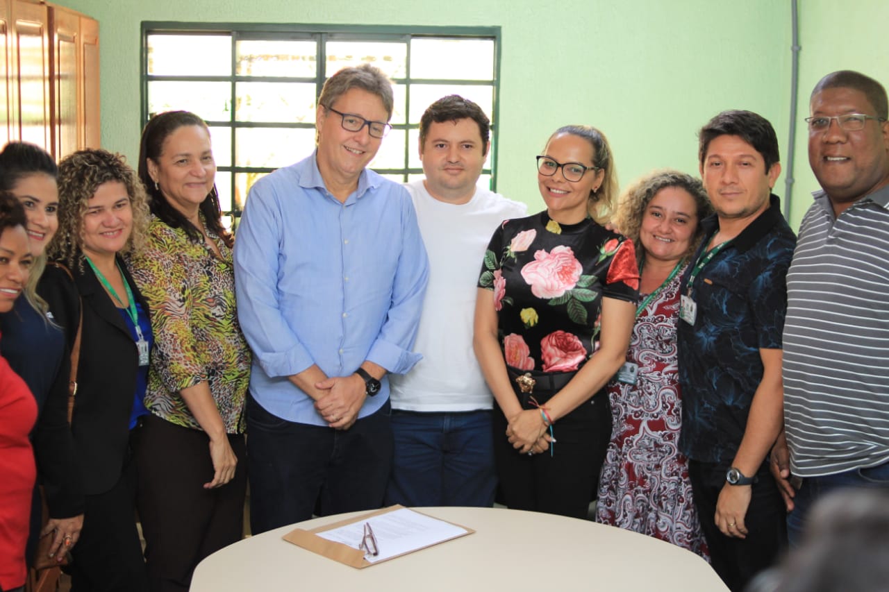 Nêga Alencar intermedeia reunião para tratar sobre o Curso de Dança na UEA em Parintins 