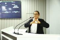 No mês do Outubro Rosa, Márcia Baranda pede informações de quantas mulheres são atendidas por mês com exame de mamografia