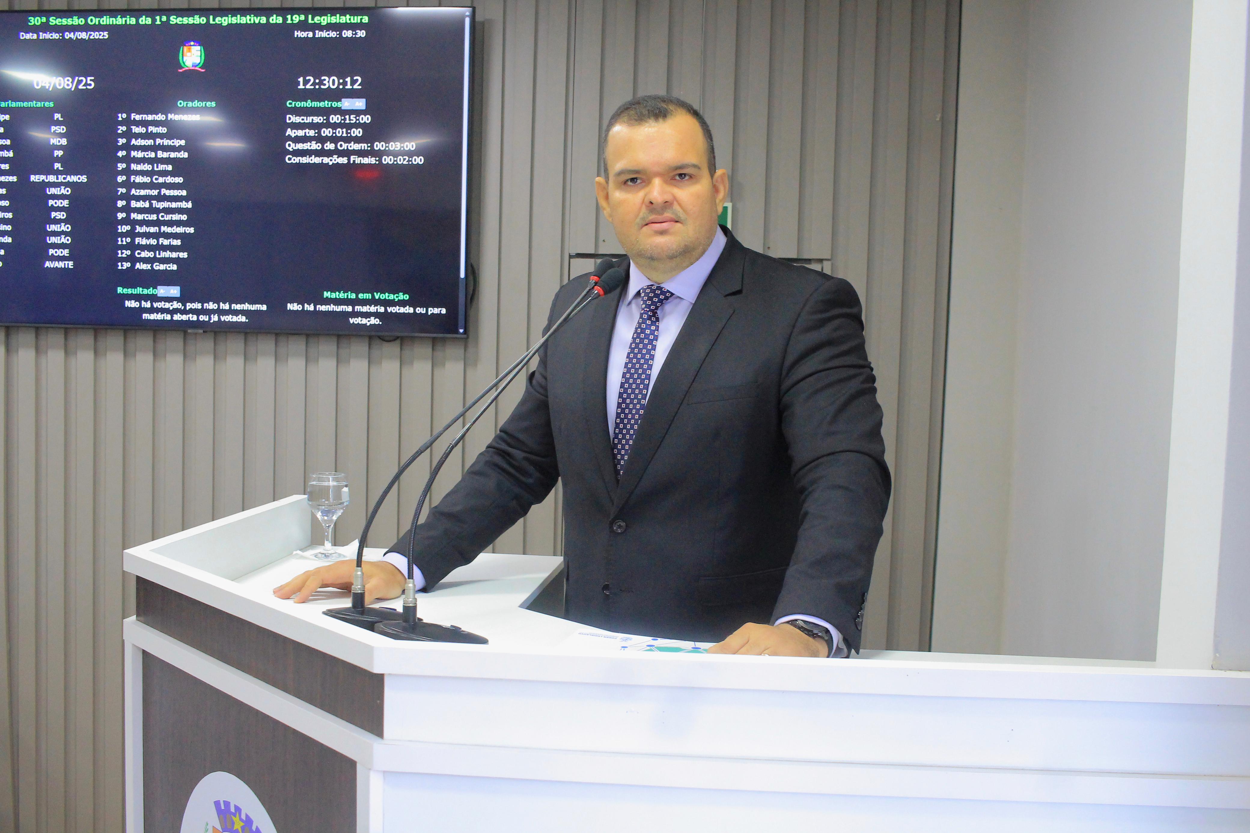 O vereador Azamor Pessoa solicita ao Governo do Estado do Amazonas a concessão de auxílio emergencial rural para os criadores de gado do município de Parintins