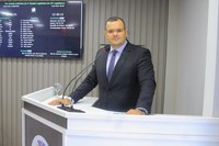 O vereador Azamor Pessoa solicita ao Governo do Estado do Amazonas a concessão de auxílio emergencial rural para os criadores de gado do município de Parintins