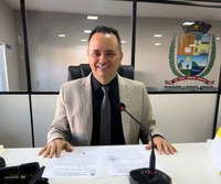 PL do Vereador Flávio Farias que inclui o Festival das Araras Azul e Vermelha da Vila Amazônia no calendário oficial de eventos do município é sancionado pelo Prefeito Mateus Assayag