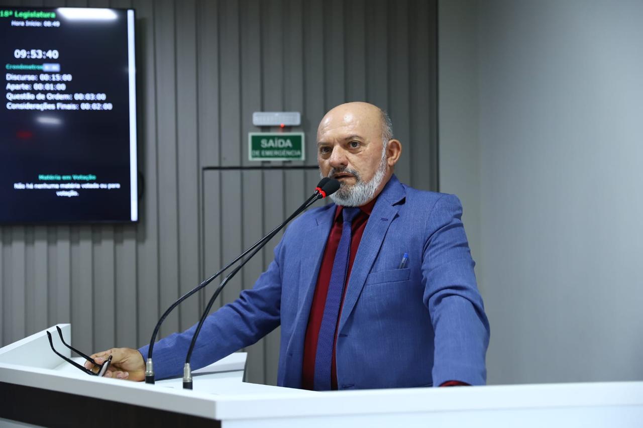 Presidente Cabo Linhares propõe construção de praça com mirante em frente ao Bumbódromo de Parintins
