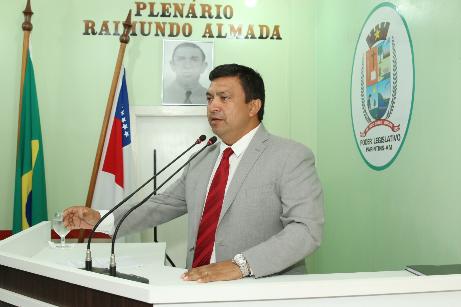 Presidente da Câmara intermedeia doação de livros à biblioteca municipal e reúne com gerência da Amazonas Energia