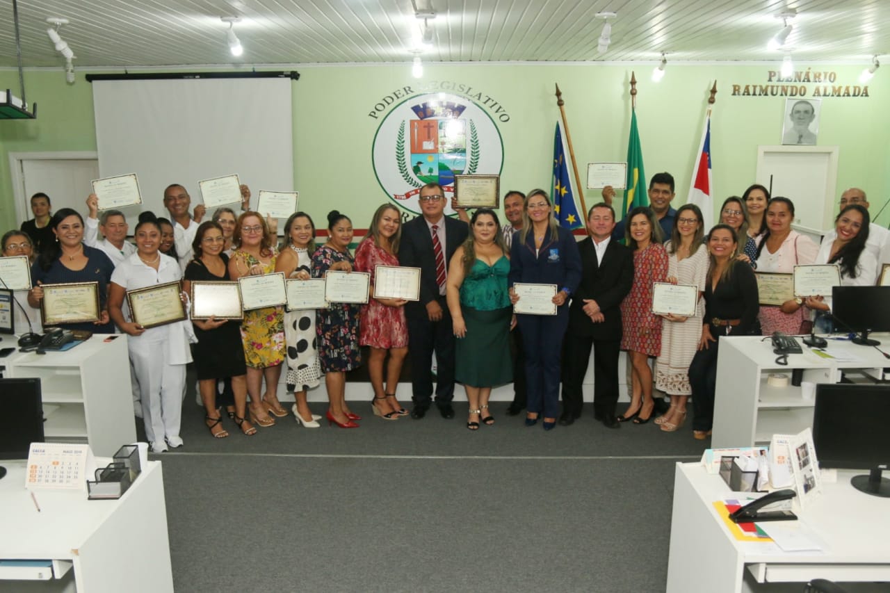 Profissionais de enfermagem são homenageados na Câmara Municipal de Parintins