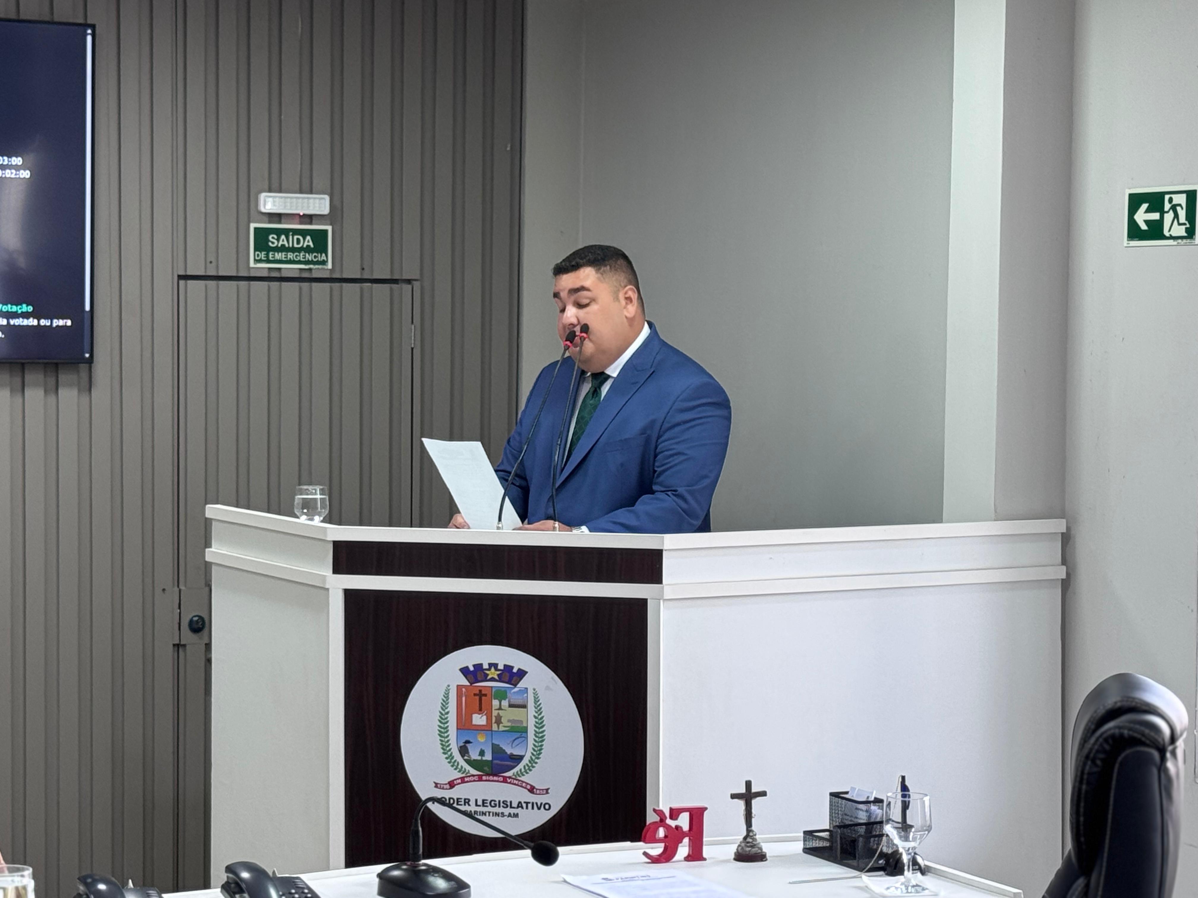Segurança no trânsito: Vereador Alex Garcia solicita implantação de sinalização na estrada da Vila Amazônia