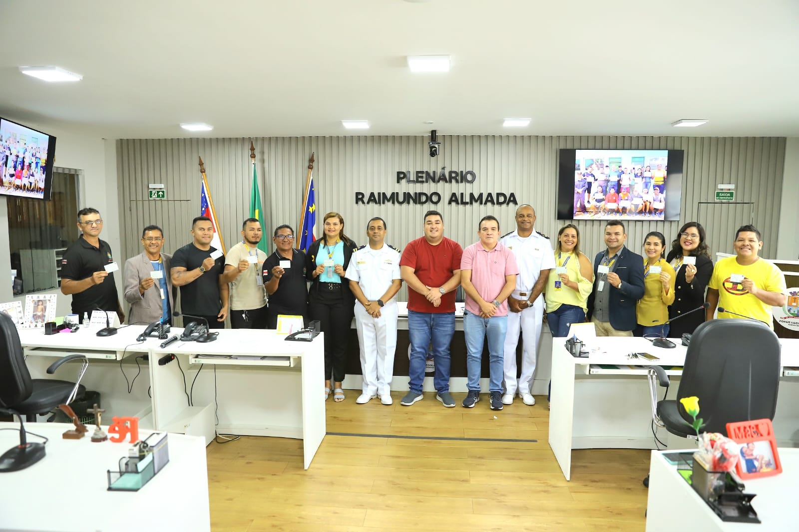 Servidores da Câmara de Parintins recebem Carteiras do Curso Especial para Tripulação de Embarcações