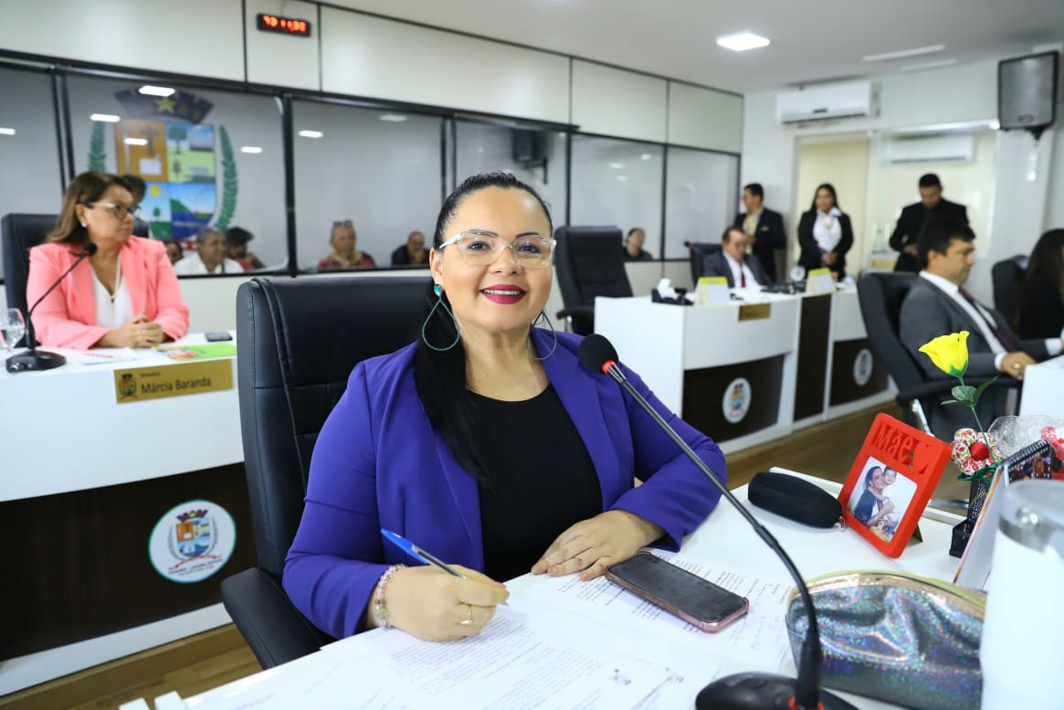 Vanessa Gonçalves celebra inauguração da UBS e iluminação do campo em São Tomé