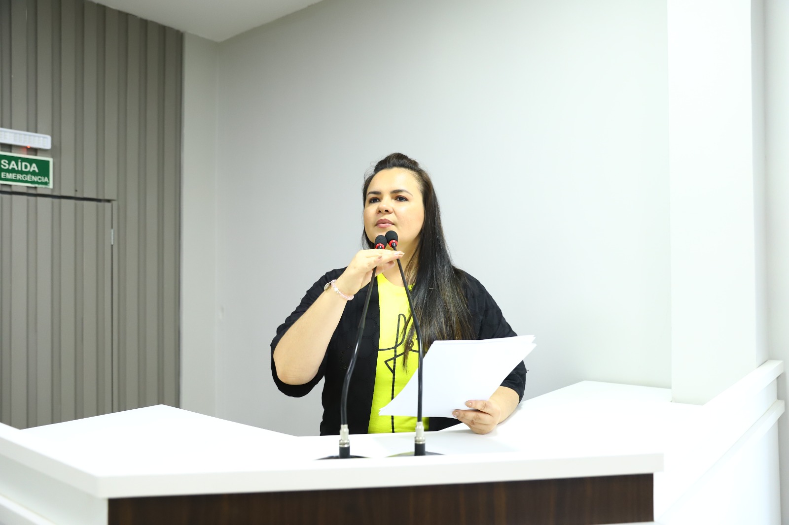 Vanessa Gonçalves cobra cumprimento de lei estadual para tratamento e premiação igualitária entre homens e mulheres em Parintins em competições esportivas