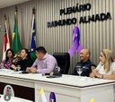 Vanessa Gonçalves media Roda de Conversa na Câmara Municipal de Parintins em alusão ao Agosto Lilás