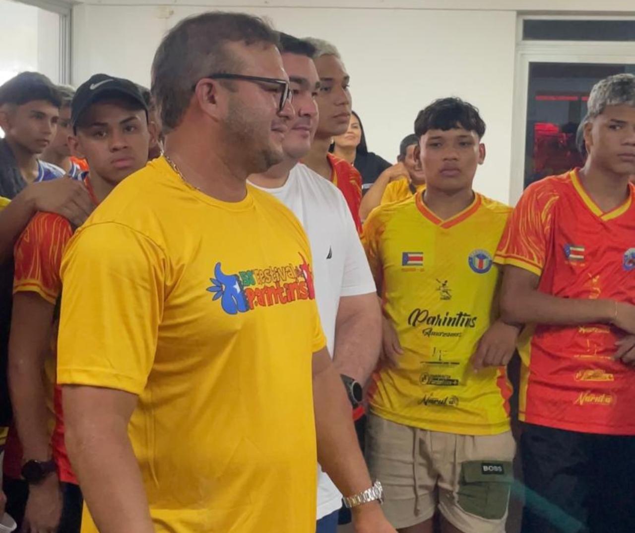 Vereador Adson Príncipe prestigiou a saída da delegação esportiva de Parintins rumo aos JEA's em Manaus